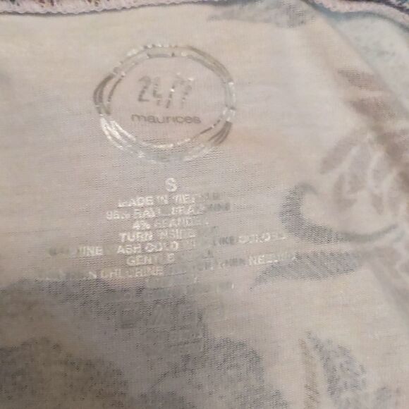 24/7 Women's size S gray brown floral top scoop neck short sleeve longer in back - Picture 7 of 7